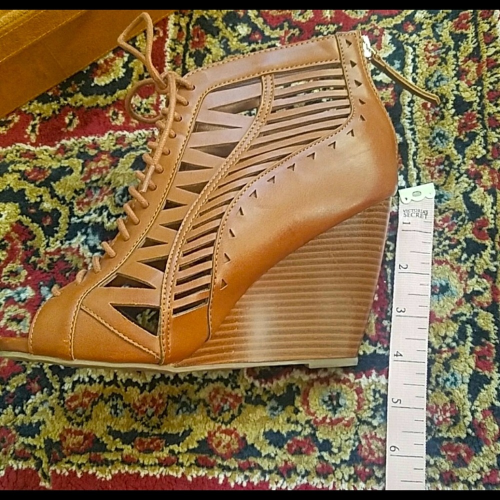 Tan wedge shoes - Picture 5 of 8